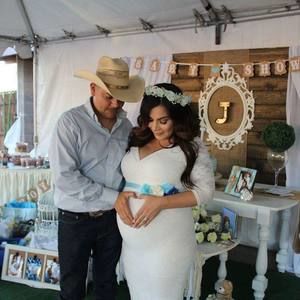 Meet your Posher, Mara